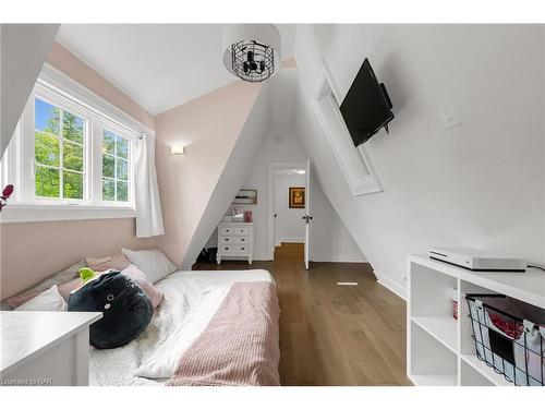 2 Hilda Street, Welland, ON - Indoor Photo Showing Bedroom