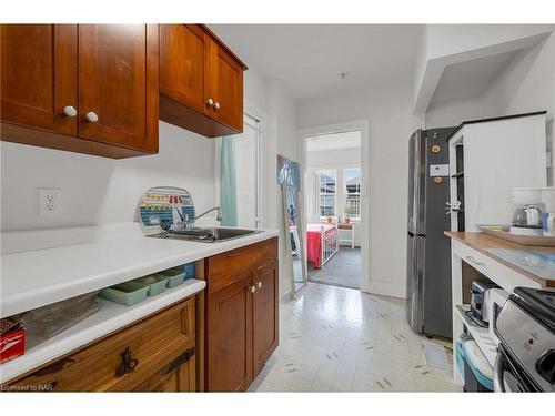 2 Hilda Street, Welland, ON - Indoor Photo Showing Kitchen