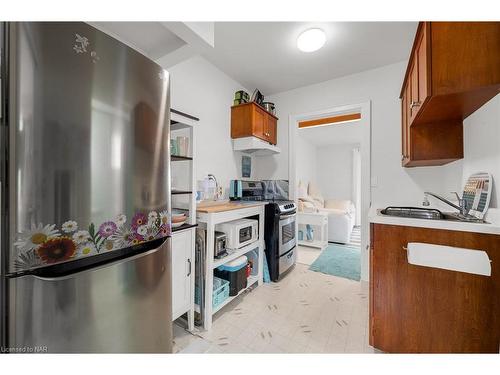 2 Hilda Street, Welland, ON - Indoor Photo Showing Kitchen