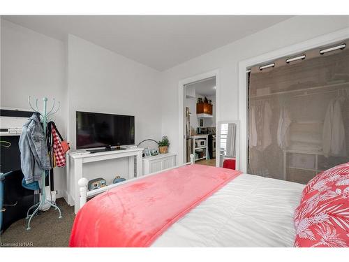 2 Hilda Street, Welland, ON - Indoor Photo Showing Bedroom