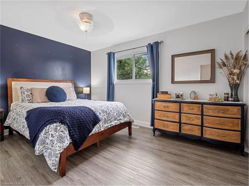 3327 Cattell Drive, Niagara Falls, ON - Indoor Photo Showing Bedroom