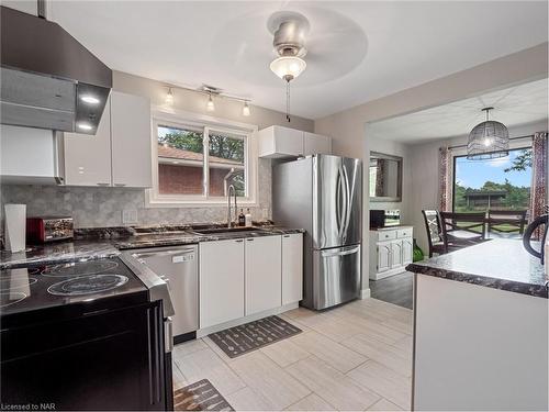 3327 Cattell Drive, Niagara Falls, ON - Indoor Photo Showing Kitchen