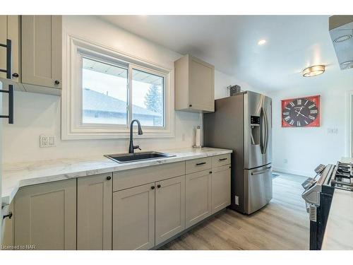 44 Howard Avenue, St. Catharines, ON - Indoor Photo Showing Kitchen