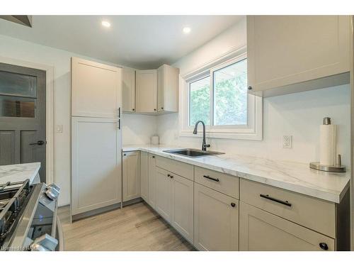 44 Howard Avenue, St. Catharines, ON - Indoor Photo Showing Kitchen