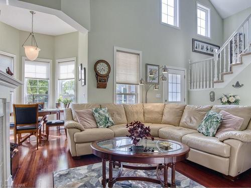 14-1448 Niagara Stone Road, Niagara-On-The-Lake, ON - Indoor Photo Showing Living Room