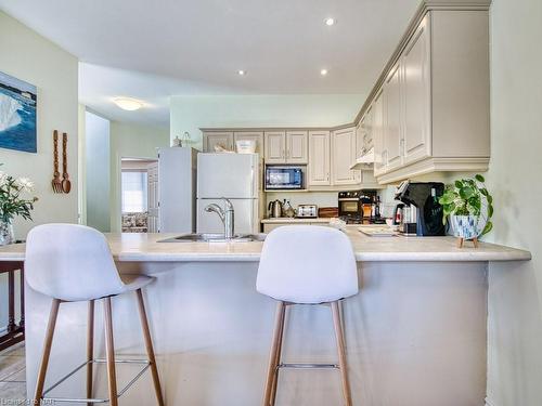 14-1448 Niagara Stone Road, Niagara-On-The-Lake, ON - Indoor Photo Showing Kitchen