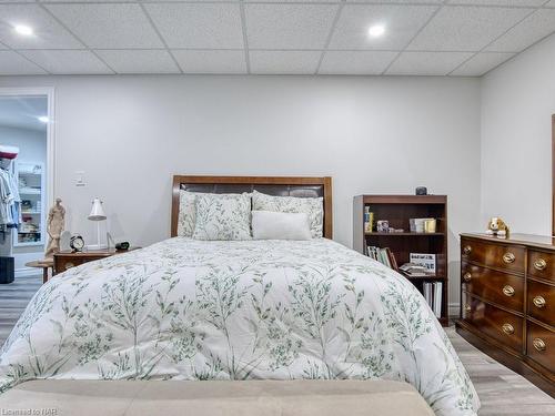 14-1448 Niagara Stone Road, Niagara-On-The-Lake, ON - Indoor Photo Showing Bedroom