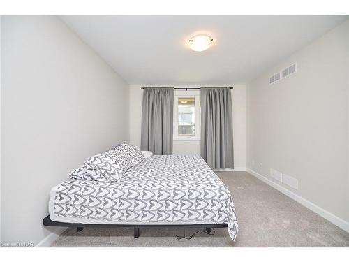 3924 Mitchell Crescent, Stevensville, ON - Indoor Photo Showing Bedroom