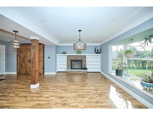 1516 Garrison Road, Fort Erie, ON - Indoor Photo Showing Living Room With Fireplace