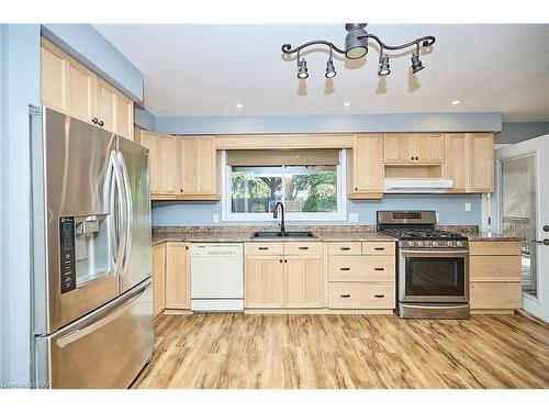 1516 Garrison Road, Fort Erie, ON - Indoor Photo Showing Kitchen With Double Sink