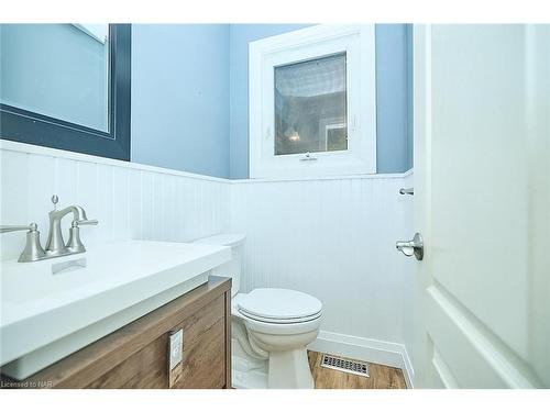 1516 Garrison Road, Fort Erie, ON - Indoor Photo Showing Bathroom