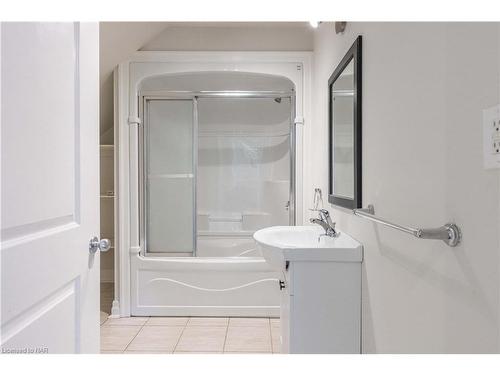 150 Welland Avenue, St. Catharines, ON - Indoor Photo Showing Bathroom