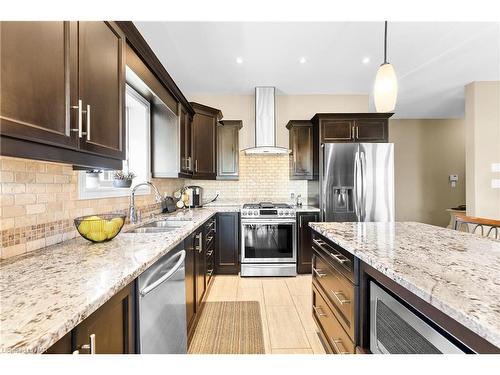 4776 Victor Drive, Niagara Falls, ON - Indoor Photo Showing Kitchen With Double Sink With Upgraded Kitchen