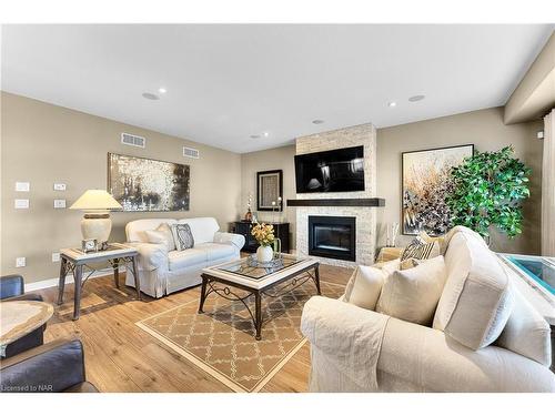 4776 Victor Drive, Niagara Falls, ON - Indoor Photo Showing Living Room With Fireplace