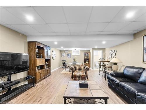 4776 Victor Drive, Niagara Falls, ON - Indoor