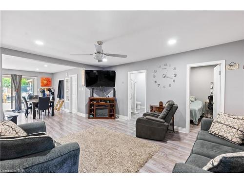 24 Church Street, Port Colborne, ON - Indoor Photo Showing Living Room