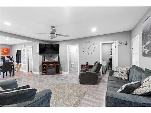 24 Church Street, Port Colborne, ON - Indoor Photo Showing Living Room