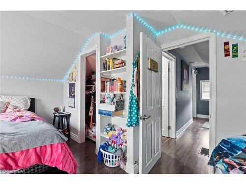 24 Church Street, Port Colborne, ON - Indoor Photo Showing Bedroom