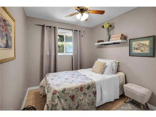 4970 David Avenue, Niagara Falls, ON - Indoor Photo Showing Bedroom