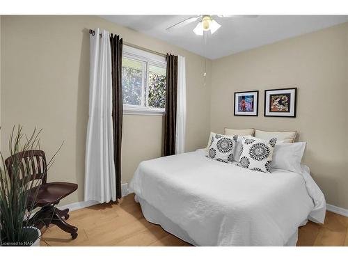 4970 David Avenue, Niagara Falls, ON - Indoor Photo Showing Bedroom