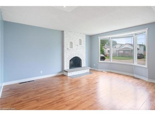 20 Patricia Avenue, Welland, ON - Indoor Photo Showing Living Room With Fireplace