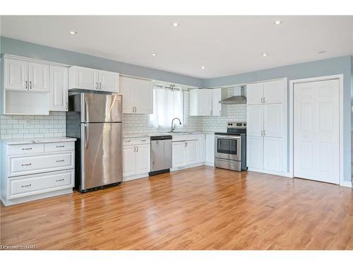 20 Patricia Avenue, Welland, ON - Indoor Photo Showing Kitchen With Stainless Steel Kitchen