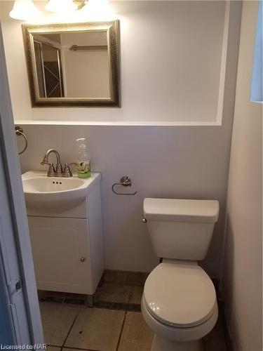 20 Patricia Avenue, Welland, ON - Indoor Photo Showing Bathroom