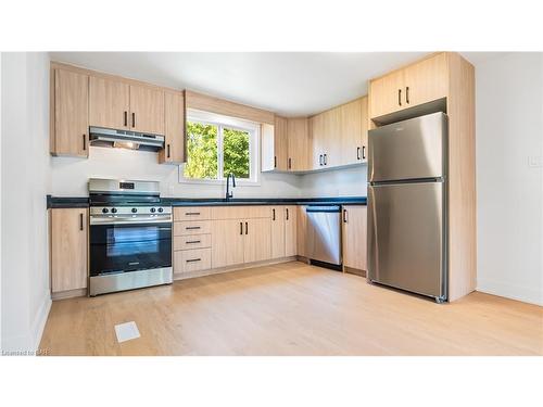 9013 Netherby Road, Niagara Falls, ON - Indoor Photo Showing Kitchen