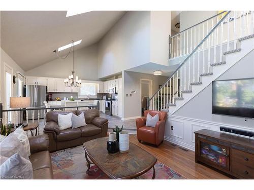 3 Thorn Place, St. Catharines, ON - Indoor Photo Showing Living Room