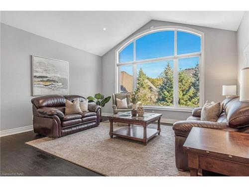 36 Hickory Avenue Avenue, Niagara-On-The-Lake, ON - Indoor Photo Showing Living Room