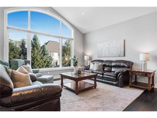 36 Hickory Avenue Avenue, Niagara-On-The-Lake, ON - Indoor Photo Showing Living Room