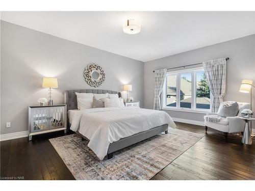 36 Hickory Avenue Avenue, Niagara-On-The-Lake, ON - Indoor Photo Showing Bedroom