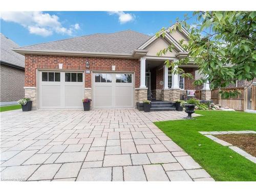 36 Hickory Avenue Avenue, Niagara-On-The-Lake, ON - Outdoor With Facade