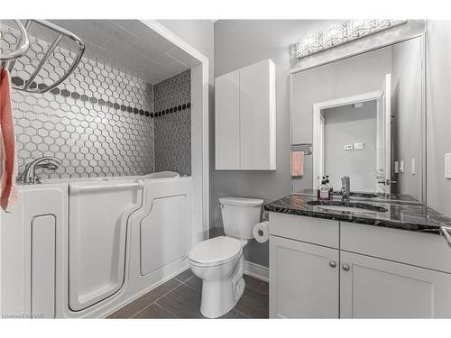 36 Hickory Avenue Avenue, Niagara-On-The-Lake, ON - Indoor Photo Showing Bathroom