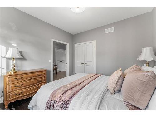 36 Hickory Avenue Avenue, Niagara-On-The-Lake, ON - Indoor Photo Showing Bedroom