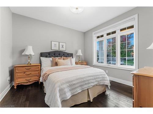 36 Hickory Avenue Avenue, Niagara-On-The-Lake, ON - Indoor Photo Showing Bedroom