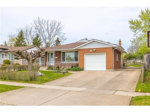 4177 Brookdale Drive, Niagara Falls, ON - Outdoor With Facade