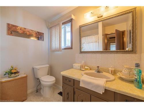 4177 Brookdale Drive, Niagara Falls, ON - Indoor Photo Showing Bathroom