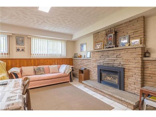 4177 Brookdale Drive, Niagara Falls, ON - Indoor Photo Showing Living Room With Fireplace