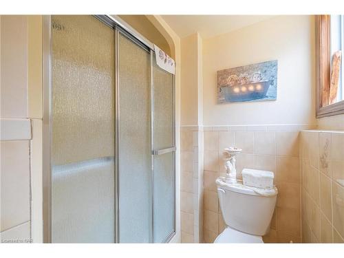 4177 Brookdale Drive, Niagara Falls, ON - Indoor Photo Showing Bathroom