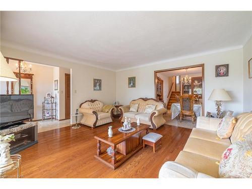 4177 Brookdale Drive, Niagara Falls, ON - Indoor Photo Showing Living Room