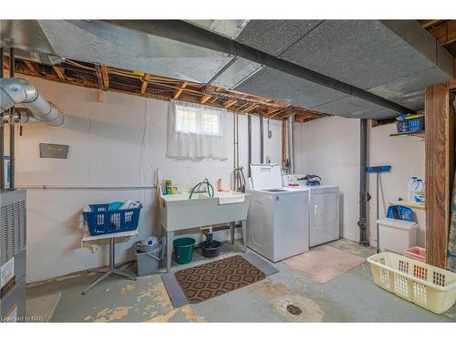 4177 Brookdale Drive, Niagara Falls, ON - Indoor Photo Showing Laundry Room