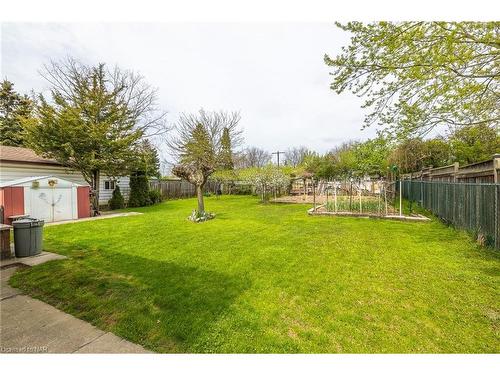 4177 Brookdale Drive, Niagara Falls, ON - Outdoor With Backyard