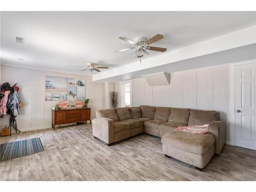 241 South Mill Street, Ridgeway, ON - Indoor Photo Showing Living Room