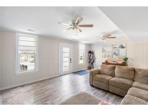 241 South Mill Street, Ridgeway, ON - Indoor Photo Showing Living Room