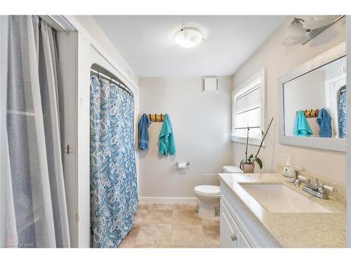 241 South Mill Street, Ridgeway, ON - Indoor Photo Showing Bathroom