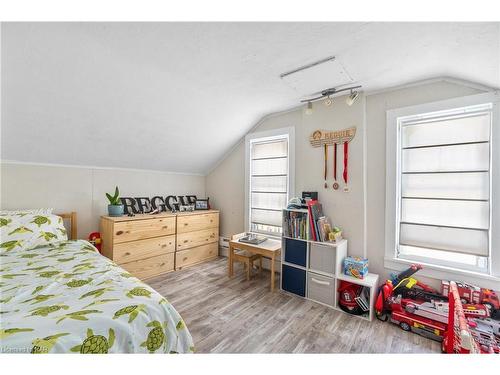 241 South Mill Street, Ridgeway, ON - Indoor Photo Showing Bedroom