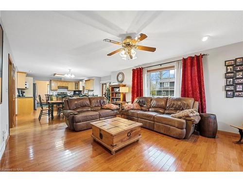 695 Grandview Road, Fort Erie, ON - Indoor Photo Showing Living Room