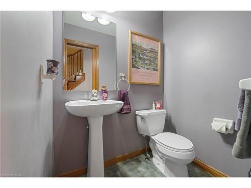 695 Grandview Road, Fort Erie, ON - Indoor Photo Showing Bathroom