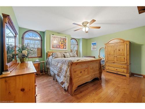 695 Grandview Road, Fort Erie, ON - Indoor Photo Showing Bedroom